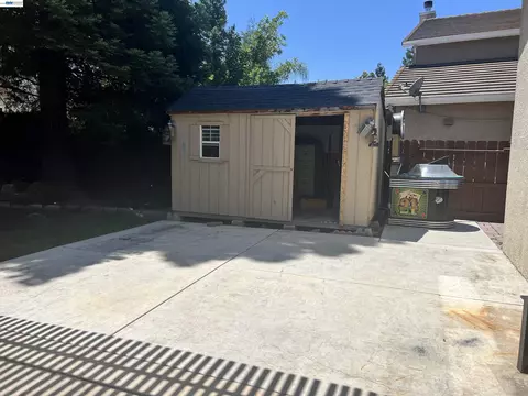 Exterior - 1058 Junction Dr, Manteca, CA 95337 photo 9 of 12