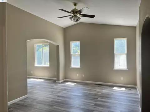 Living - 1058 Junction Dr, Manteca, CA 95337 photo 4 of 7