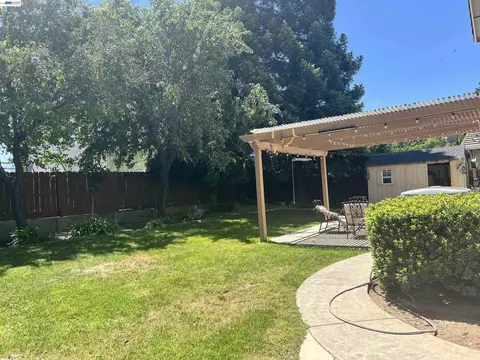 Exterior - 1058 Junction Dr, Manteca, CA 95337 photo 8 of 12