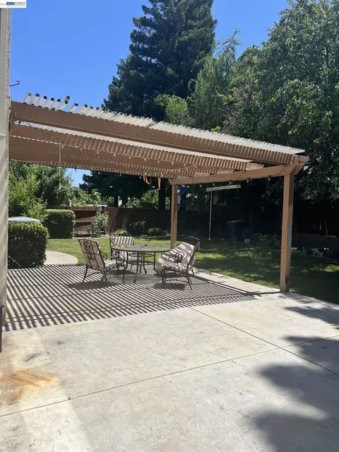 Exterior - 1058 Junction Dr, Manteca, CA 95337 photo 7 of 12