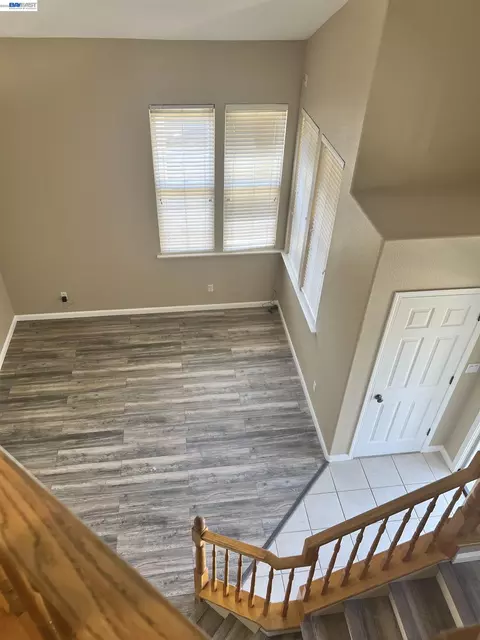 Living - 1058 Junction Dr, Manteca, CA 95337 photo 7 of 7