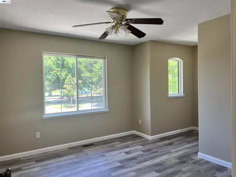 Living - 1058 Junction Dr, Manteca, CA 95337 photo 6 of 7