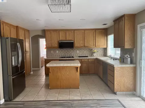 Kitchen - 1058 Junction Dr, Manteca, CA 95337 photo 1 of 4