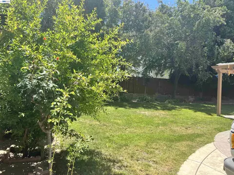 Exterior - 1058 Junction Dr, Manteca, CA 95337 photo 5 of 12