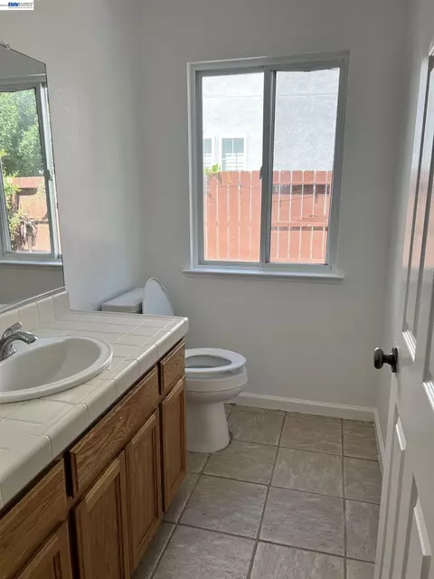 Bath - 1058 Junction Dr, Manteca, CA 95337 photo 1 of 2