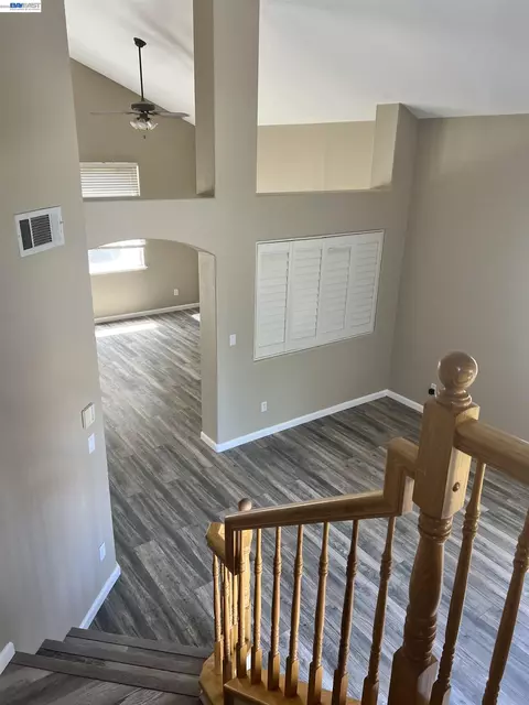 Entry Way - 1058 Junction Dr, Manteca, CA 95337 photo 4 of 5