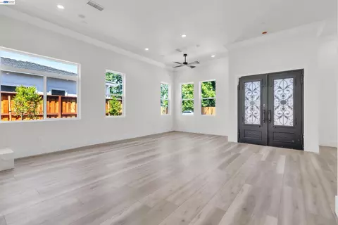 Living - 5210 Shirehills Ln, Carmichael, CA 95608 photo 2 of 3