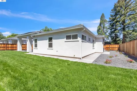 Exterior - 5210 Shirehills Ln, Carmichael, CA 95608 photo 5 of 6