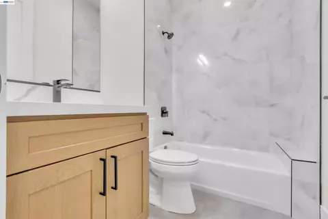 Bath - 5210 Shirehills Ln, Carmichael, CA 95608 photo 5 of 5