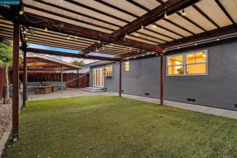 Exterior - 335 Lakeside Ct, Martinez, CA 94553 photo 5 of 16