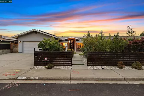 Exterior - 335 Lakeside Ct, Martinez, CA 94553 photo 2 of 16