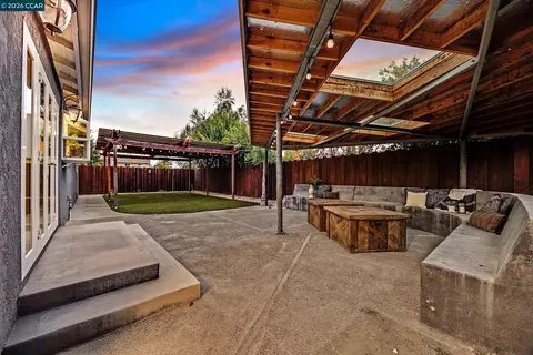 Exterior - 335 Lakeside Ct, Martinez, CA 94553 photo 7 of 16