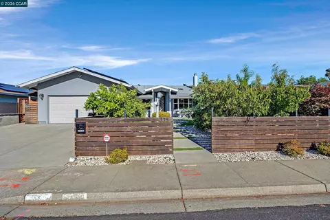 335 Lakeside Ct, Martinez, CA 94553