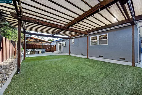 Exterior - 335 Lakeside Ct, Martinez, CA 94553 photo 12 of 16