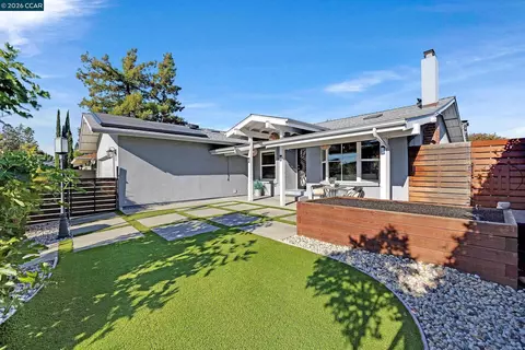 Exterior - 335 Lakeside Ct, Martinez, CA 94553 photo 14 of 16