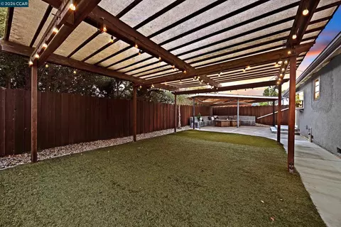 Exterior - 335 Lakeside Ct, Martinez, CA 94553 photo 4 of 16