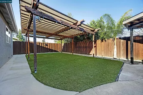 Exterior - 335 Lakeside Ct, Martinez, CA 94553 photo 11 of 16