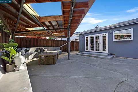 Exterior - 335 Lakeside Ct, Martinez, CA 94553 photo 9 of 16