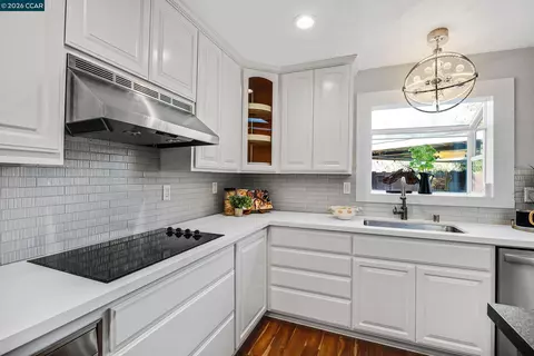 Kitchen - 335 Lakeside Ct, Martinez, CA 94553 photo 4 of 4