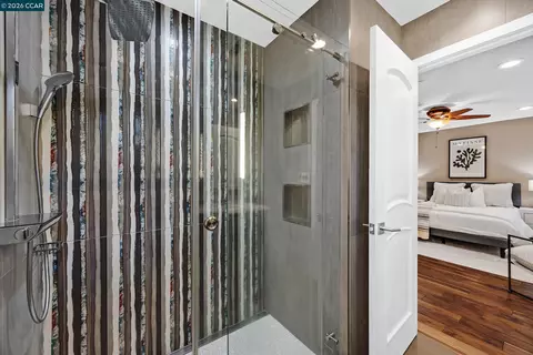 Bath - 335 Lakeside Ct, Martinez, CA 94553 photo 3 of 3