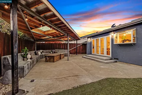 Exterior - 335 Lakeside Ct, Martinez, CA 94553 photo 6 of 16