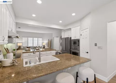 Kitchen - 455 Eagle Valley Way, Danville, CA 94506 photo 5 of 5