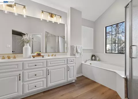 Bath - 455 Eagle Valley Way, Danville, CA 94506 photo 2 of 4