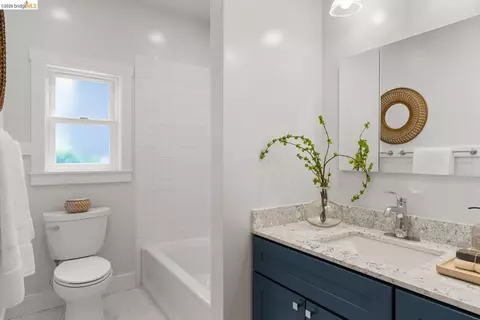 Bath - 1021 Colusa Ave, Berkeley, CA 94707 photo 1 of 3