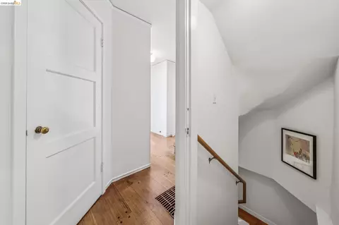 Entry Way - 708 Grizzly Peak Blvd, Berkeley, CA 94708 photo 5 of 6