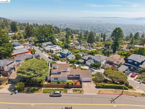 View/Area - 708 Grizzly Peak Blvd, Berkeley, CA 94708 photo 3 of 4