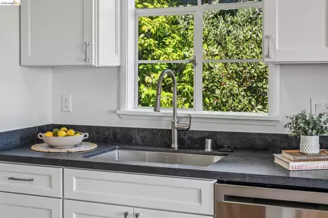 Kitchen - 708 Grizzly Peak Blvd, Berkeley, CA 94708 photo 3 of 5