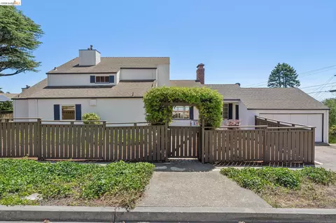 Exterior - 708 Grizzly Peak Blvd, Berkeley, CA 94708 photo 4 of 27