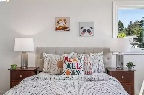 Bedroom - 708 Grizzly Peak Blvd, Berkeley, CA 94708 photo 5 of 9