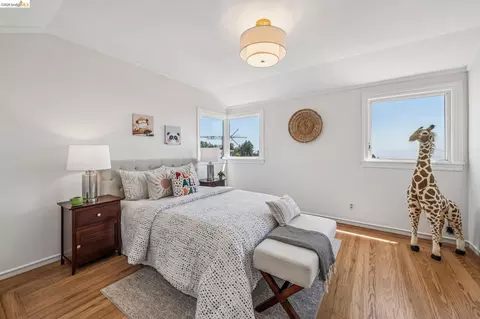 Bedroom - 708 Grizzly Peak Blvd, Berkeley, CA 94708 photo 4 of 9
