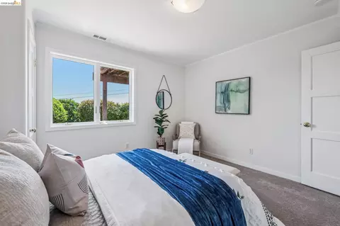 Bedroom - 708 Grizzly Peak Blvd, Berkeley, CA 94708 photo 7 of 9