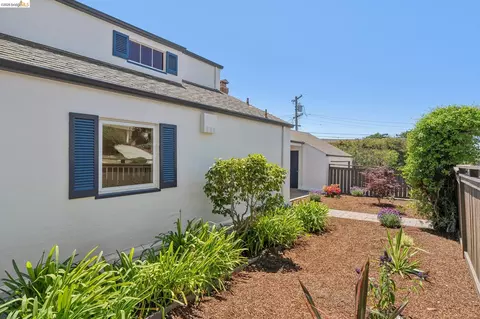 Exterior - 708 Grizzly Peak Blvd, Berkeley, CA 94708 photo 6 of 27