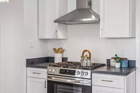 Kitchen - 708 Grizzly Peak Blvd, Berkeley, CA 94708 photo 4 of 5