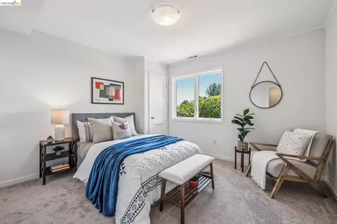 Bedroom - 708 Grizzly Peak Blvd, Berkeley, CA 94708 photo 6 of 9