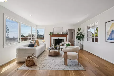 Living - 708 Grizzly Peak Blvd, Berkeley, CA 94708 photo 2 of 7