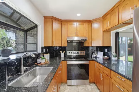 Kitchen - 6010 Peppertree Ct, Newark, CA 94560 photo 2 of 2