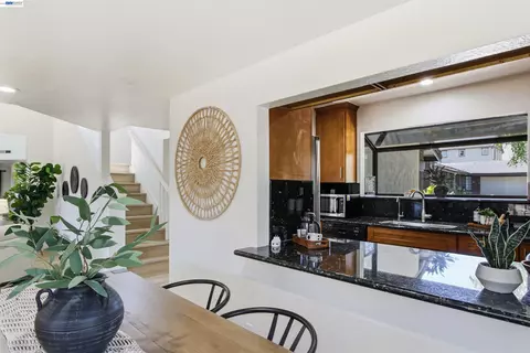 Dining - 6010 Peppertree Ct, Newark, CA 94560 photo 3 of 3