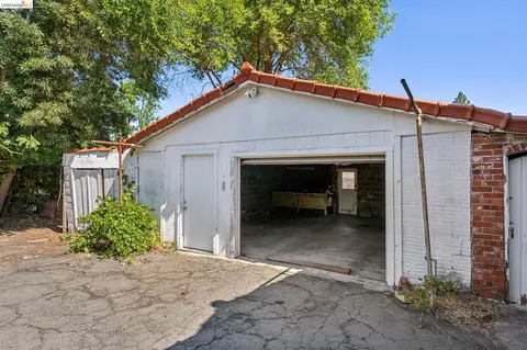 Exterior - 1830 3rd Ave, Walnut Creek, CA 94597 photo 7 of 13