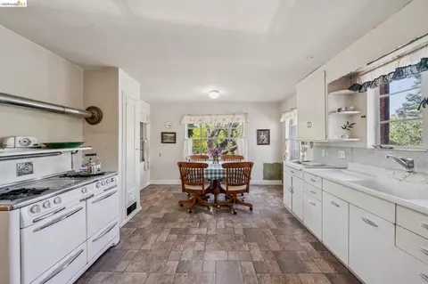 Kitchen - 1830 3rd Ave, Walnut Creek, CA 94597 photo 2 of 3