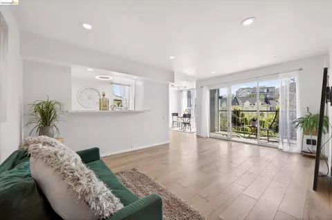 365 Perkins St #201, Oakland, CA 94610