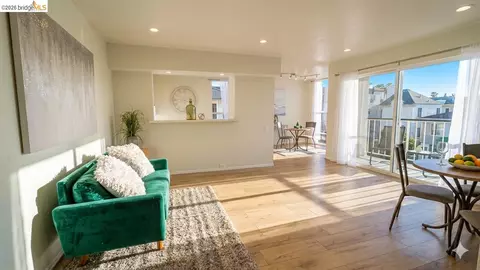 365 Perkins St #201, Oakland, CA 94610