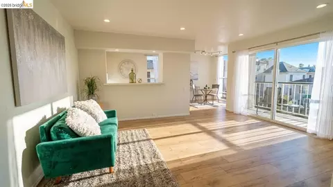 365 Perkins St #201, Oakland, CA 94610