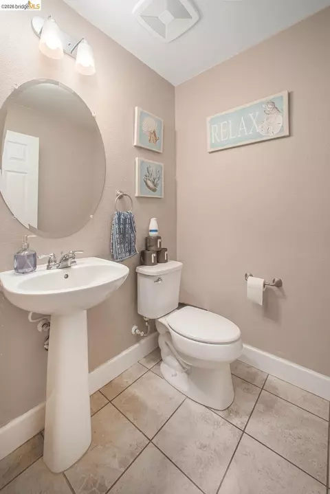 Bath - 2371 Cornwall Ave, Manteca, CA 95337 photo 1 of 7