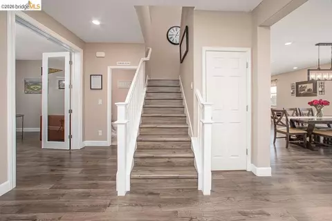 Entry Way - 2371 Cornwall Ave, Manteca, CA 95337 photo 4 of 5