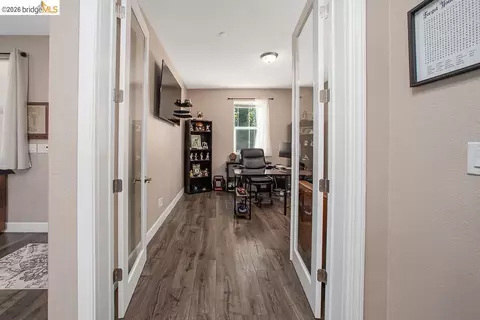 Entry Way - 2371 Cornwall Ave, Manteca, CA 95337 photo 3 of 5