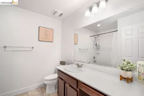 Bath - 2371 Cornwall Ave, Manteca, CA 95337 photo 5 of 7